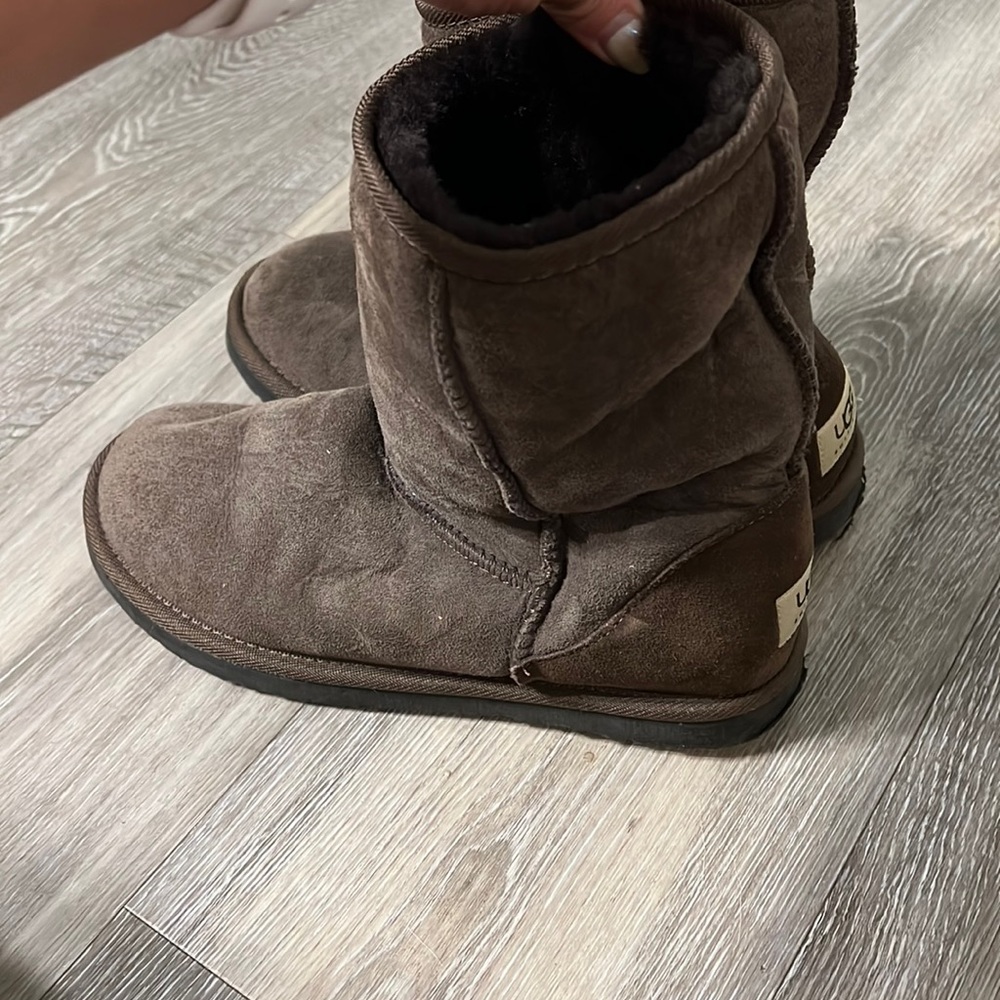 Classic Short Chocolate Ugg Boots - Like New